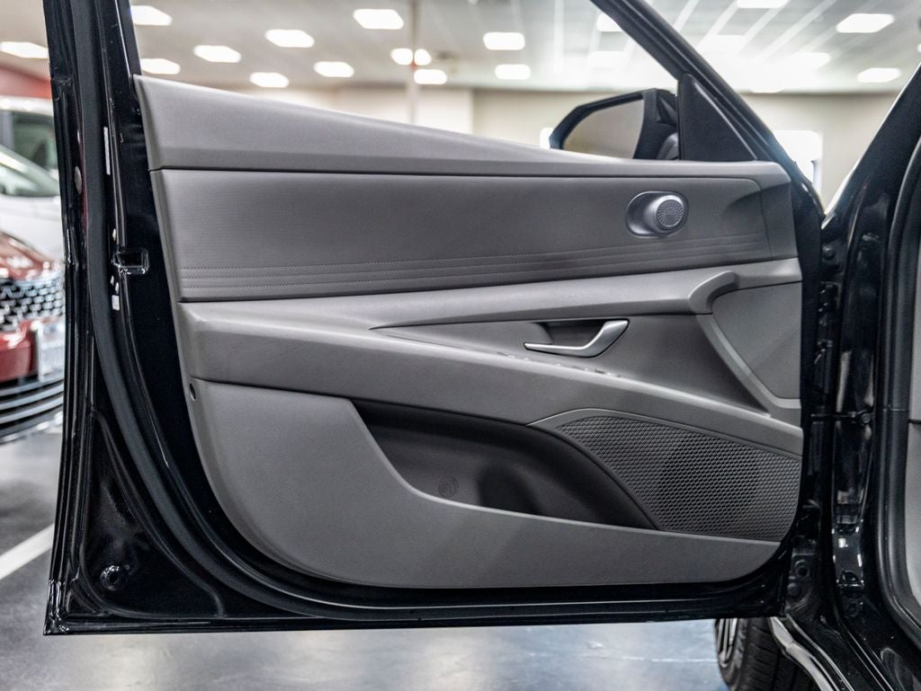 2023 Hyundai Elantra SE