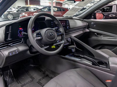2023 Hyundai Elantra SE