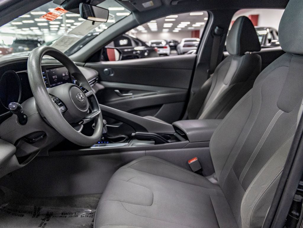 2023 Hyundai Elantra SE