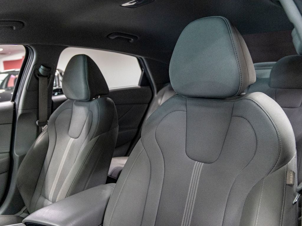 2023 Hyundai Elantra SE