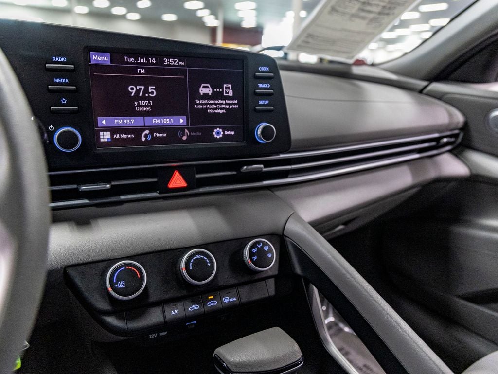 2023 Hyundai Elantra SE