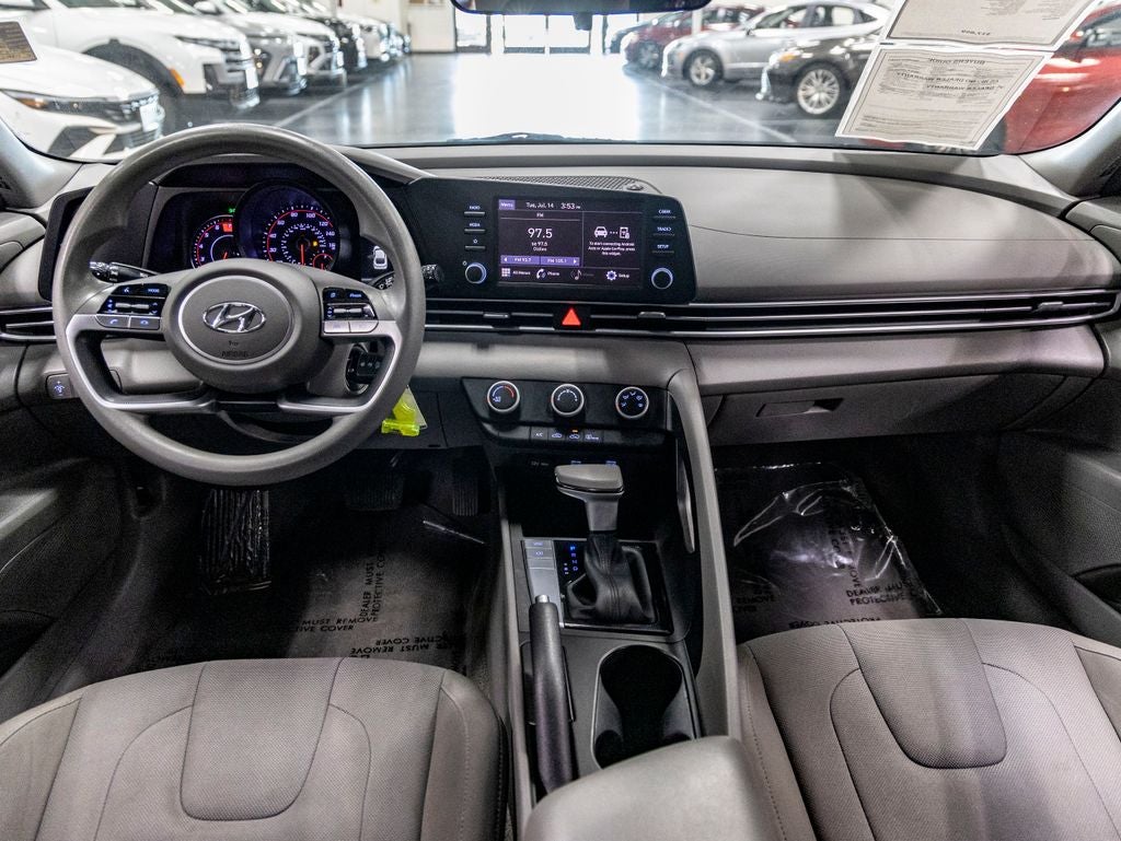 2023 Hyundai Elantra SE