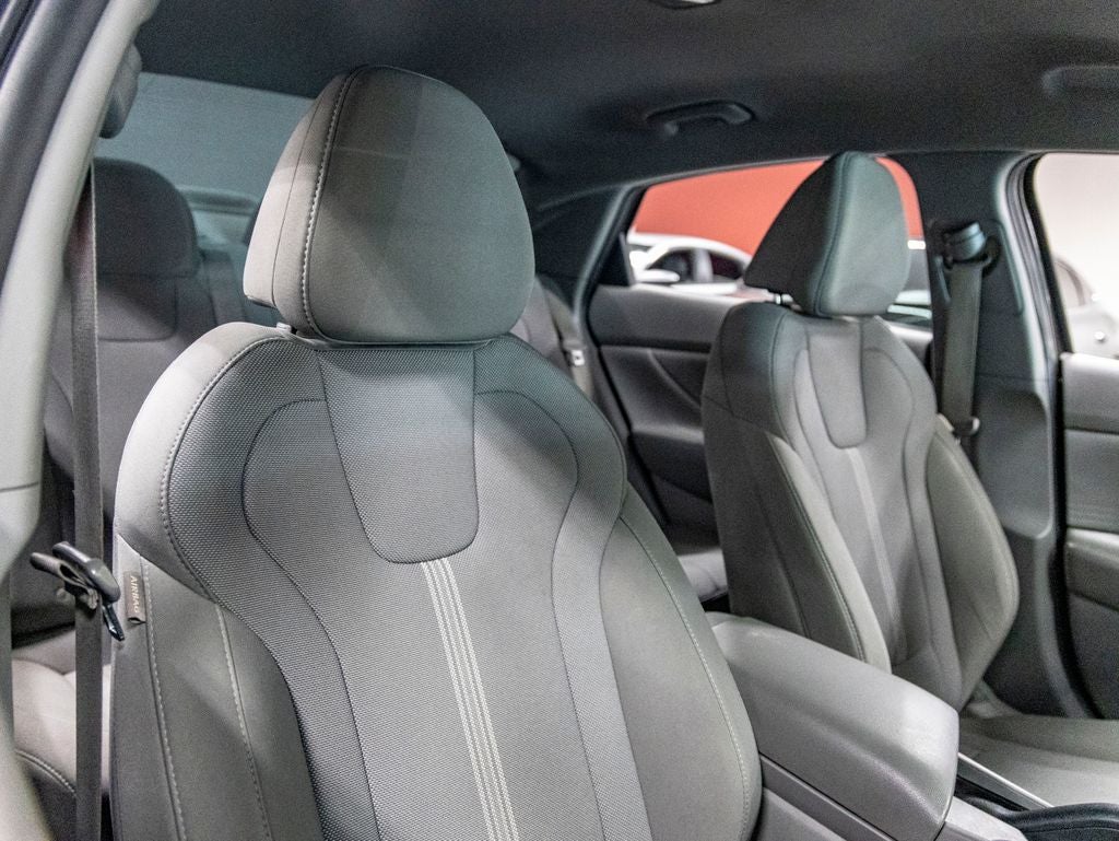2023 Hyundai Elantra SE