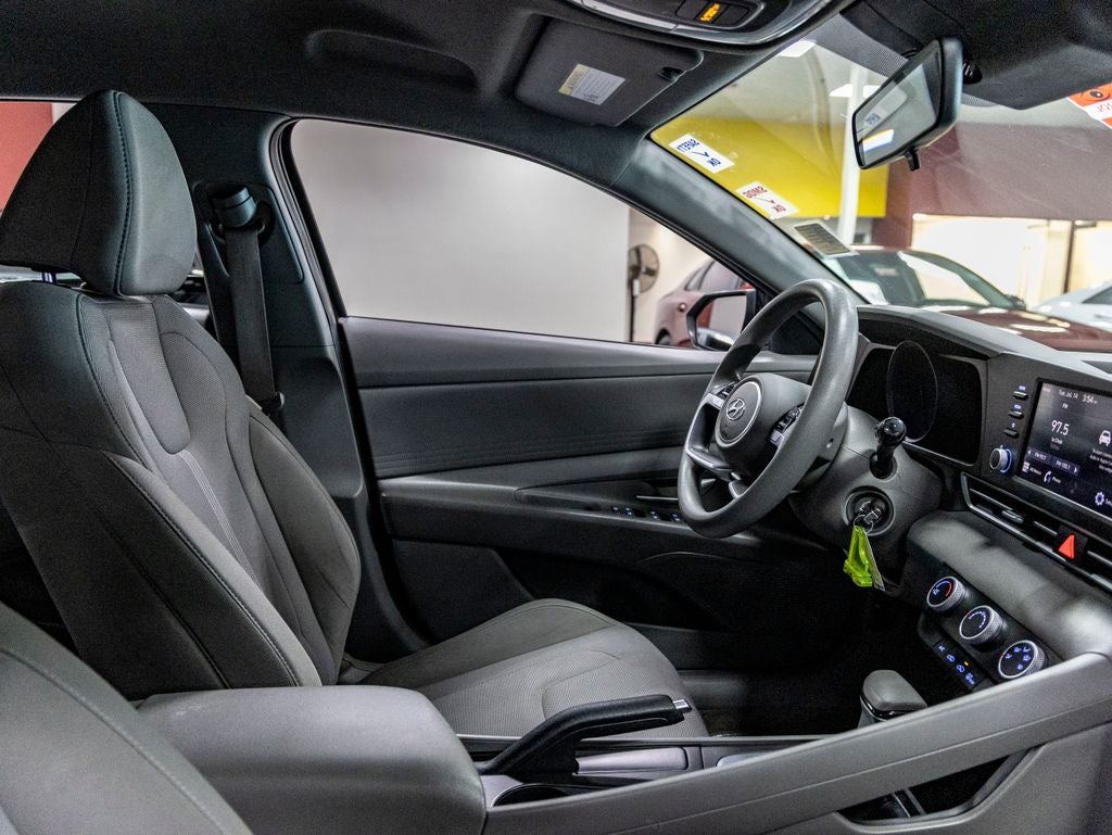 2023 Hyundai Elantra SE