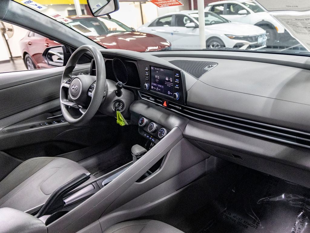 2023 Hyundai Elantra SE