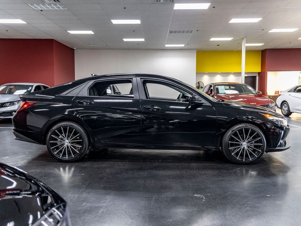 2023 Hyundai Elantra SE